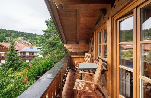 Mittenwald Apartment | Apartment 'Edelweiß Nr 5' with Mountain View, Shared Garden and Wi-Fi