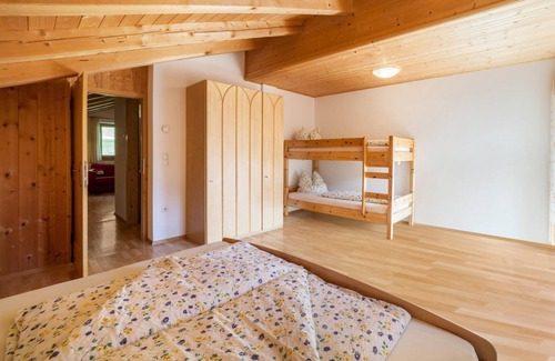 Moso in Passiria Apartment | Apartment "Egarthof Ferienwohnung Edelweiss" with Mountain View, Wi-Fi, Balcony & Garden
