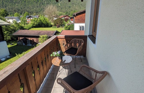 Bischofswiesen Apartment | Apartment Elisabethfor 1-6 persons, 3 bedrooms, shower/WC, bathtub, bathroom