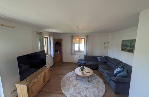 Bischofswiesen Apartment | Apartment Elisabethfor 1-6 persons, 3 bedrooms, shower/WC, bathtub, bathroom