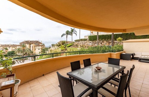 Elviria Apartment | Apartment 'Elveria Hills' with Sea View, Wi-Fi and Air Conditioning