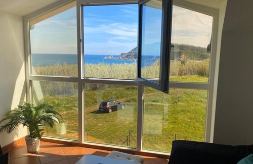Porto de Espasante Apartment | Apartment with splendid views over the ocean and the beach.