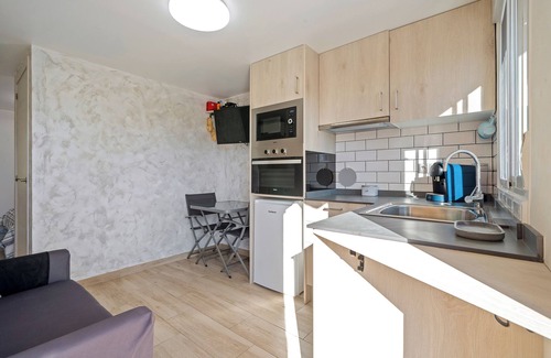 Segur de Calafell Apartment | Apartment "Escapada de Ciudad al Aire Libre" with Pool & Wi-Fi