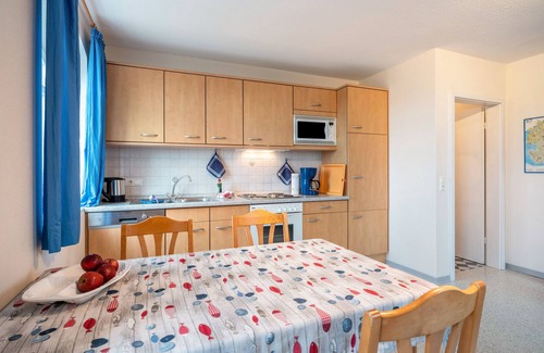 Suderdeich Apartment | Apartment 'Ferienwohnung Blau' with Shared Terrace, Shared Garden and Wi-Fi