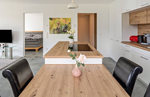 Ihringen Apartment | Apartment 'Ferienwohnung Im Obstgarten' with Private Terrace and Wi-Fi