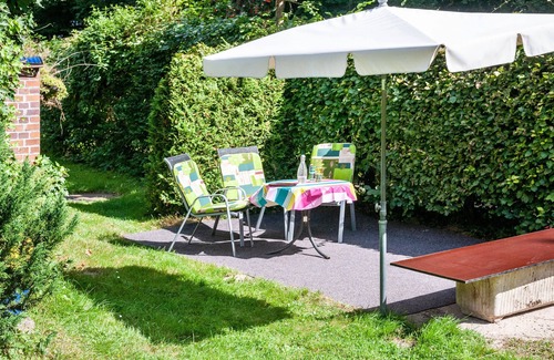 Hagenow Apartment | Apartment 'Ferienwohnung Am Wald' with Shared Terrace, Shared Garden and Wi-Fi