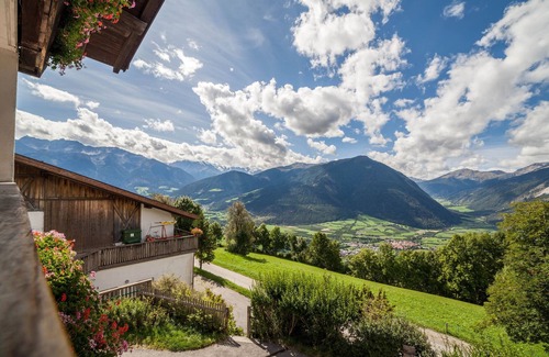 Laudes Apartment | Apartment 'Fichtenhof Edelweiss' with Mountain View, Shared Garden and Wi-Fi