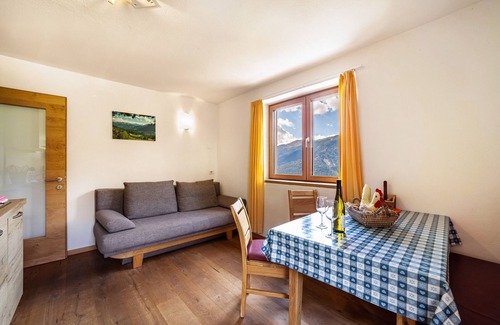 Laudes Apartment | Apartment 'Fichtenhof Enzian' with Mountain View, Shared Garden and Wi-Fi