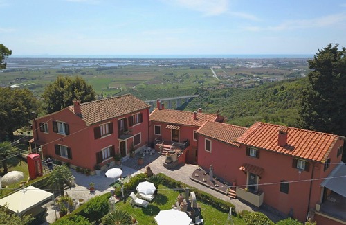 Pieve a Elici Apartment | Apartment for 4 People with sea view terrace