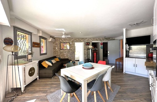Toulon - Hyeres Apartment | Apartment for 4 people with parking close to beaches and restaurants in Hyères