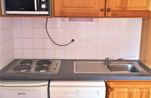 La Joue du Loup Apartment | Apartment for 6, southwest balcony, ski locker, free parking, pets allowed