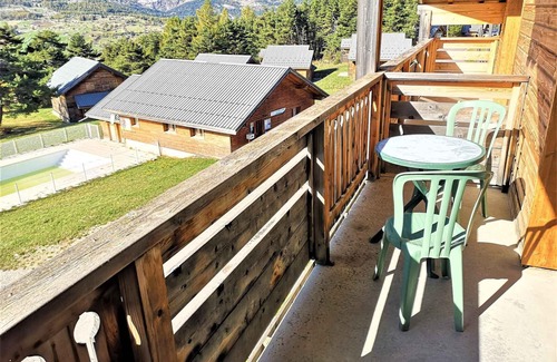 La Joue du Loup Apartment | Apartment for 6, southwest balcony, ski locker, free parking, pets allowed