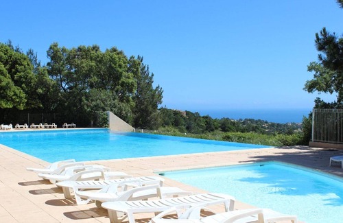 Les Issambres Apartment | Apartment for 6 with pool and parking in Les Issambres