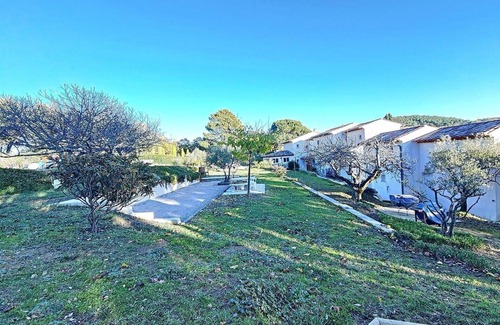 La Garde-Freinet Apartment | Apartment for 4 people with garden and pool, located in the heart of the Massif des Maures