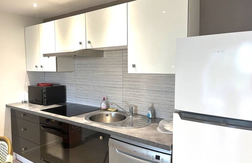 La Garde-Freinet Apartment | Apartment for 4 people with garden and pool, located in the heart of the Massif des Maures