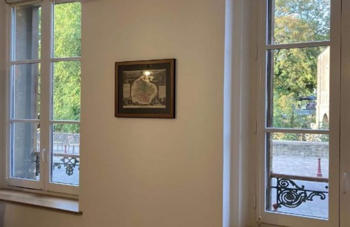 Charleville-Mezieres Apartment | Apartment 'A L'Aube D'Arthur' with Wi-Fi and Air Conditioning