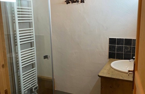 Montchavin Apartment | Apartment 'Les Dolomites' with Mountain View, Private Terrace and Wi-Fi