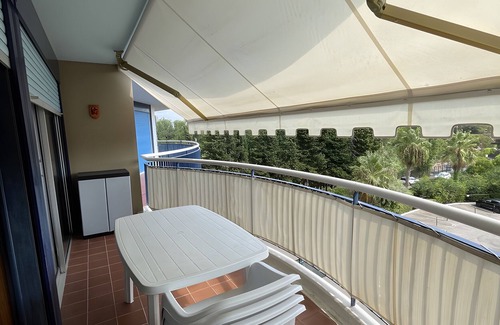 La Napoule Apartment | Apartment 'Pretty Flat in The Sun' with Mountain View, Shared Pool and Air Conditioning
