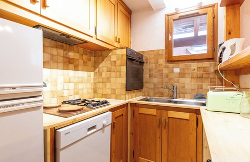 Pralognan-la-Vanoise Apartment | Apartment 'La Bévéria 5' with Private Terrace and Shared Garden