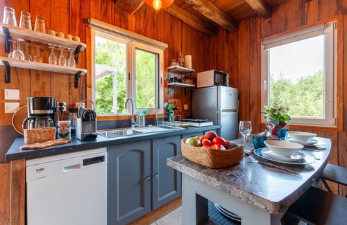 Roquefort-la-Bedoule House | Apartment 'Le Chalet' with Private Terrace, Wi-Fi and Air Conditioning