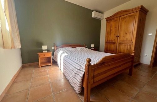 St.-Remy-de-Provence Other | Apartment in a quiet part of a farmhouse, with enclosed garden