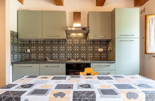 Santa Reparata Apartment | Apartment 'Frantoio' with Shared Pool, Shared Garden and Wi-Fi