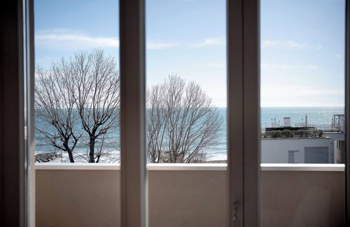 Marina di Andora Apartment | Apartment 'Fronte Mare - Marina Di Andora' with Balcony, Wi-Fi and Air Conditioning