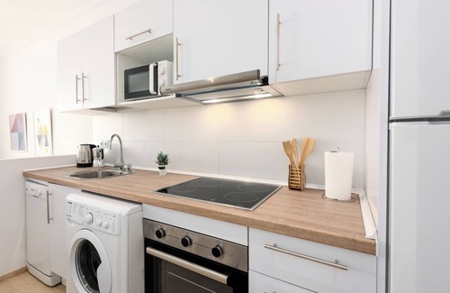 Castillo de Sabinillas Apartment | Apartment 'Fuente De La Duquesa' with Sea View, Wi-Fi and Air Conditioning