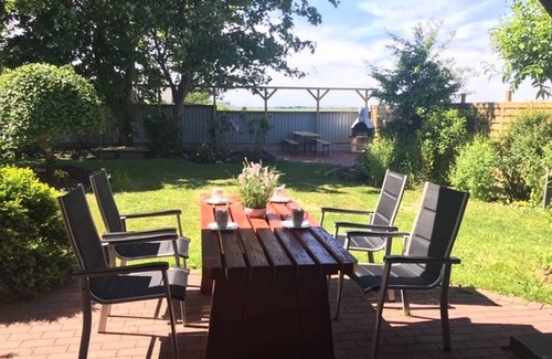 Friedrichskoog Apartment | Apartment Garden View - House Strandmuschel/Biedrowski