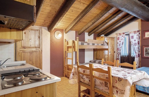Gressan Apartment | Apartment 'Grimondet' with Shared Terrace, Shared Garden and Wi-Fi