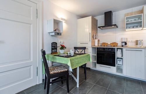 Gneventhin Apartment | Apartment 'Gute Stube' with Lake View, Shared Garden and Wi-Fi