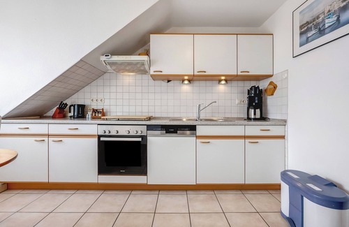 Langeneß Apartment | Apartment 'Hallighof' with Sea View, Shared Garden and Wi-Fi