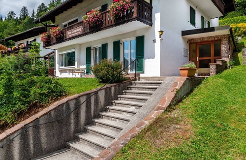Mittenwald Apartment | Apartment 'Haus Latschenhang 5 Karwendel' with Mountain View, Private Terrace and Wi-Fi