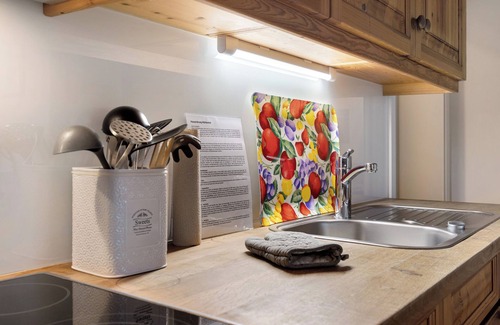 Hillgroven Apartment | Apartment 'Haus Mühlenhof 2' with Private Terrace, Shared Garden and Wi-Fi