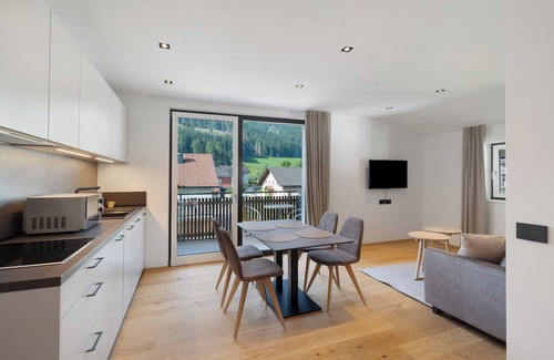 Villabassa Apartment | Apartment "Hofer Marianna" with Mountain View, Wi-Fi, Balcony and Garden