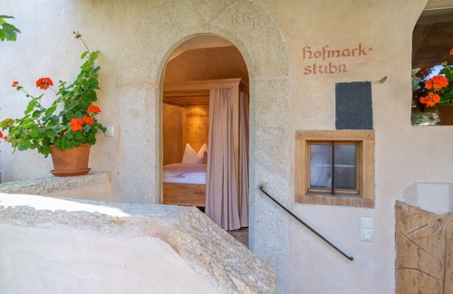 Trostberg Apartment | Apartment Hofmarkstubn in the tower to Schloss Schedling near the Chiemsee