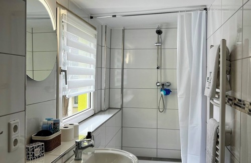 Altendorf Apartment | Apartment house in Essen over 2 levels & garden