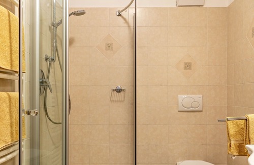Pennes Apartment | Apartment "Huterhof Wiesengrund 1" with Mountain View, Balcony & Wi-Fi