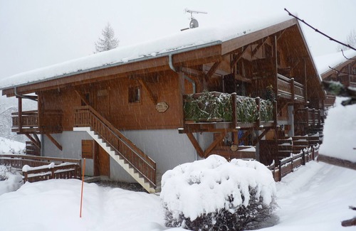 Les Contamines-Montjoie Apartment | Apartment in quiet chalet with open mountain views
