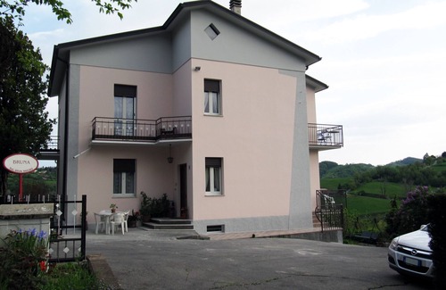 Salsomaggiore Terme Apartment | Apartment in a country house with a wonderful view over the hills