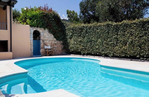 Luddui Apartment | Apartment "Ida Isuledda 1" with Pool, Garden & Wi-Fi