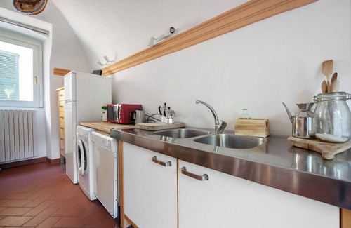 Sulzano Apartment | Apartment 'Il Giardino Segreto' with Lake View, Private Terrace and Wi-Fi