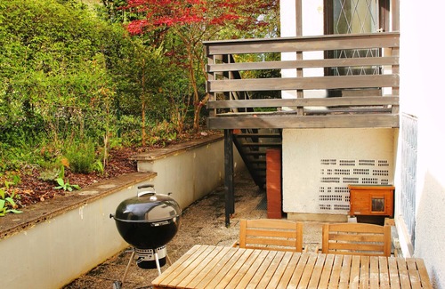 Munchen District Apartment | Apartment 'Im Münchner-süden' with Private Terrace, Private Garden and Wi-Fi