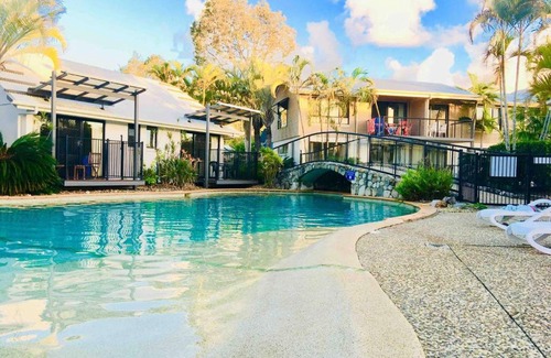 Noosaville Apartment | Apartment in 4* Resort - pool views - great location