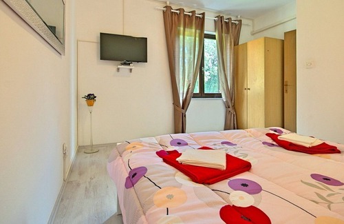 Susnjici Apartment | Apartment in a family house with pool, WiFi, near Poreč