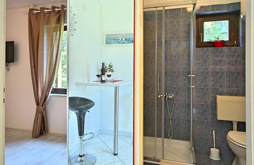 Susnjici Apartment | Apartment in a family house with pool, WiFi, near Poreč