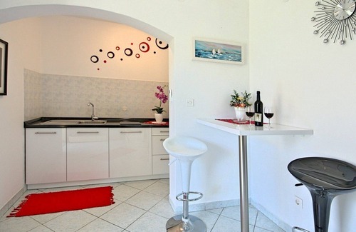 Susnjici Apartment | Apartment in a family house with pool, WiFi, near Poreč