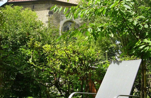 Friedrichstadt Apartment | Apartment in a historic house right on the water with boat and bicycles