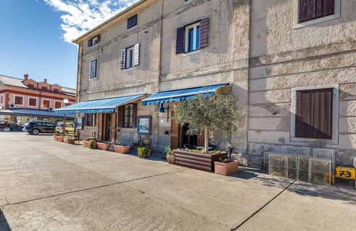 Cres Apartment | Apartment in Cres with Sea View and Old Town