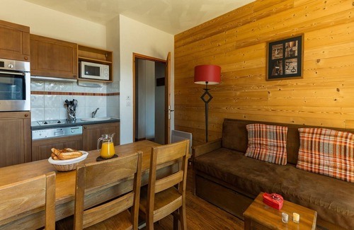 Pla d'Adet Apartment | Apartment in Adet with Scenic Balcony Views